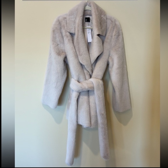 NWT- Love Token Bentley Faux Fur Jacket - Picture 2 of 11